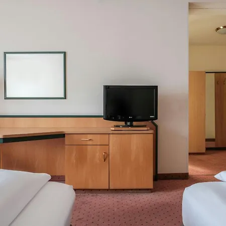 Four Centre Hotel